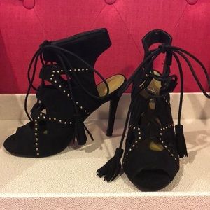 Forever lace up heels with gold appliqué - Size 7